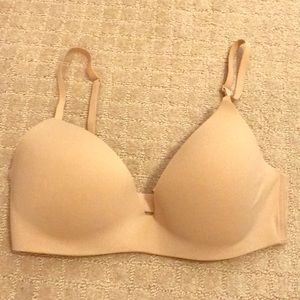 NWOT Victoria Secret Wireless Demi Bra